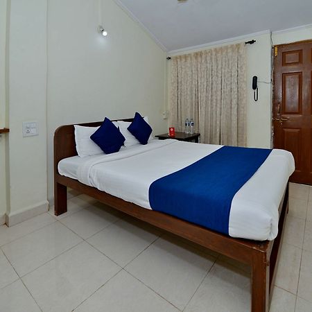 Oyo 833 Hotel Prince Santosh Holiday Homes アーポラ エクステリア 写真